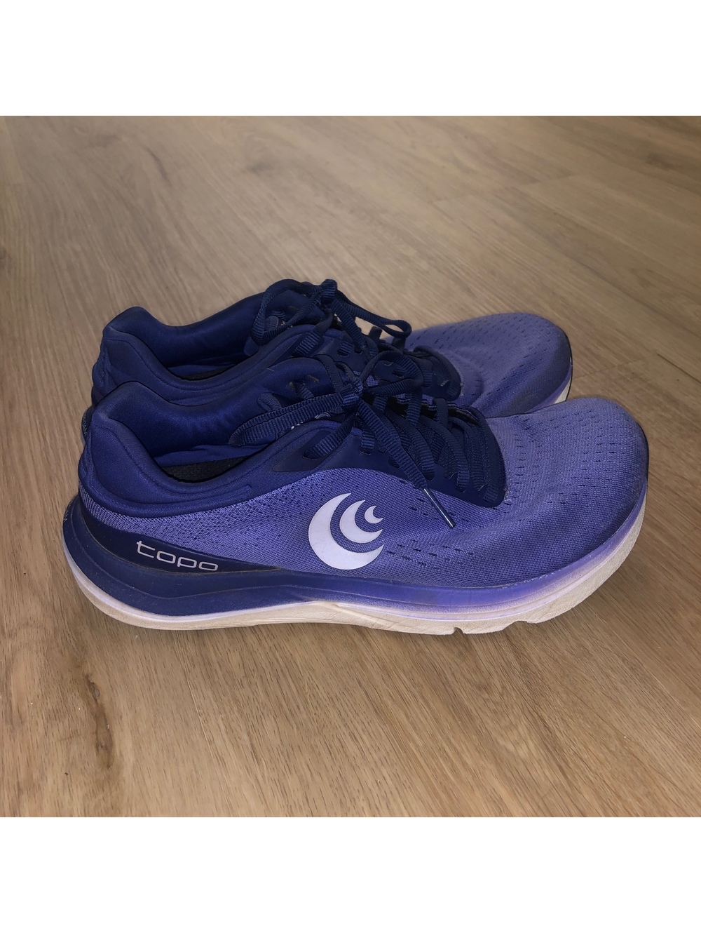TOPO MAGNIFLY 5 PURPLE LILAC WHITE RUNNING SNEAKERS WOMENS SIZE 9
